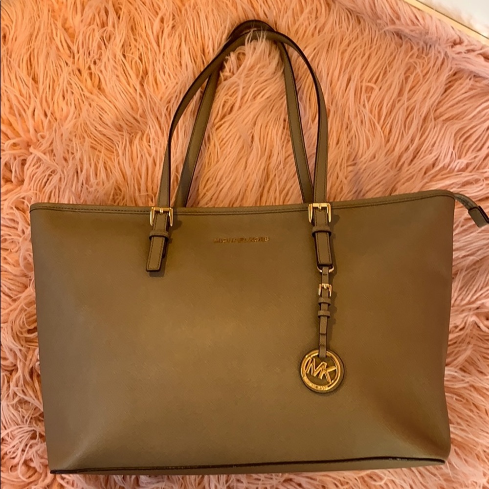 Micheal Kors large jet set shoulder bag